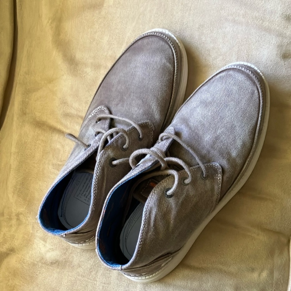 NWOT Skechers Men's Taupe Chukka Boots